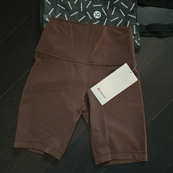 LULULEMON WUNDER TRAIN HR SHORTS 8” in JAVA SZ 4 NWT